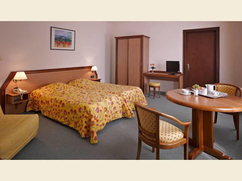 Logis Hotel-Restaurant De La Poste Urmatt Екстериор снимка
